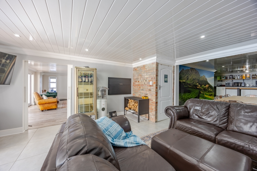 5 Bedroom Property for Sale in Milnerton Central Western Cape